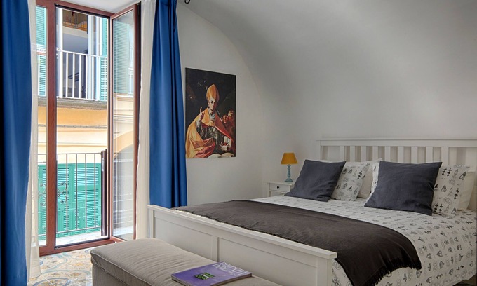 Vittorio Emanuele Apartment | Lovely apartment near via dei Mille - Chiaia area