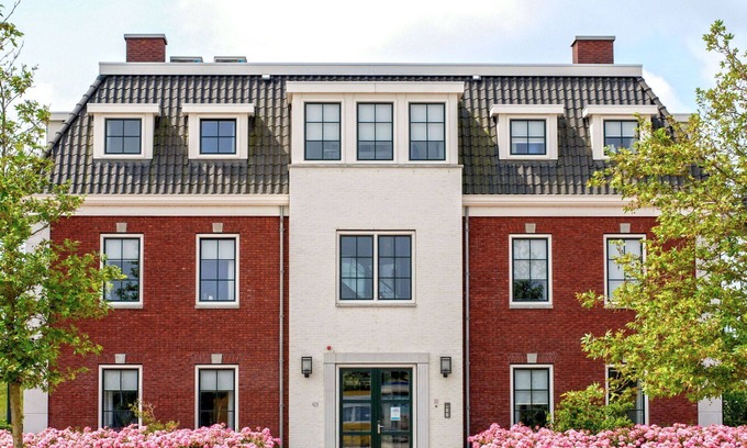 Colijnsplaat Apartment | Lovely apartment for 4 people with hot tub, WIFI, TV, balcony and parking