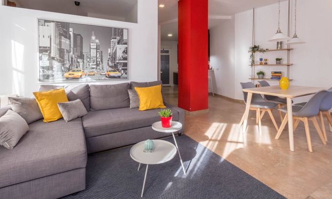 Barrio del Carmen Apartment | LOVELY APARTMENT SERRANOS TOWERS