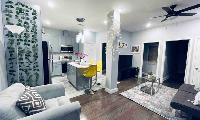 Washington Square West Apartment | Lovely Beautiful 2BR Apt in Center City