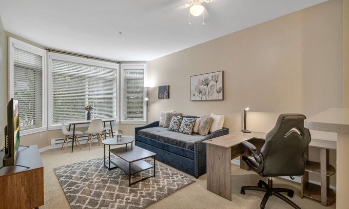 Seattle Condo | Lovely Belltown Suite w/Free Parking, Pike Place!