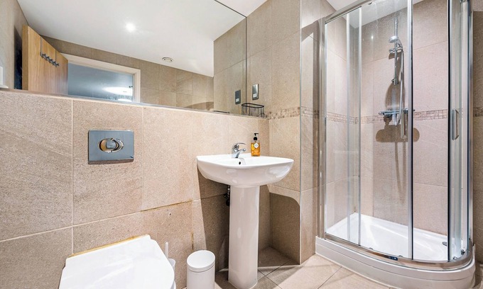 Trafford Apartment | Lovely Central Flat | Altrincham | Pass the Keys