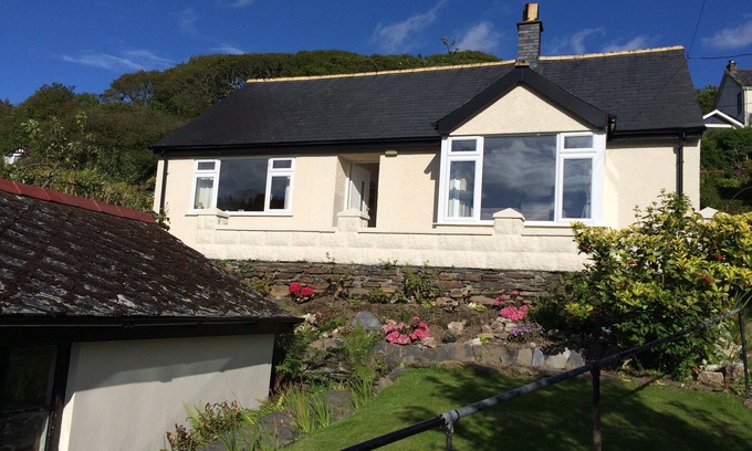 Fairbourne Cottage | Lovely cottage in Snowdonia, private hot tub, by mountains & award winning beach