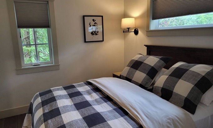 Regional District of Nanaimo Cottage | Lovely cottage set amongst the cedars