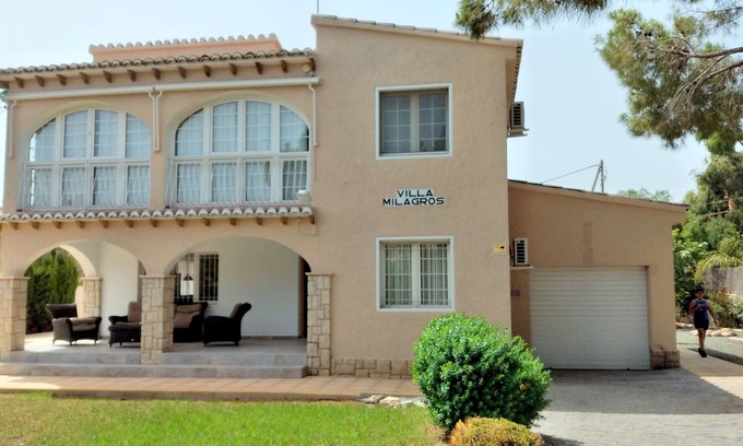 Hoya de los Patos Villa | Lovely Detached Villa In Busot, Near Alicante. Private Pool/Gardens -sleeps 8/9