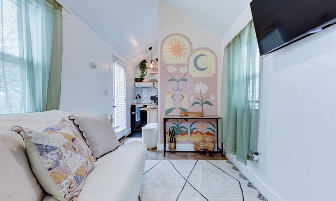 Rosewood House | Lovely East Austin Tiny Home!