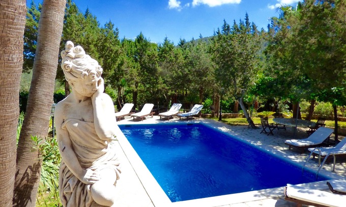 Sant Josep de sa Talaia Villa | Lovely finca near Ibiza town and Playa d'en Bossa, 5 Bedrooms, pool, BBQ