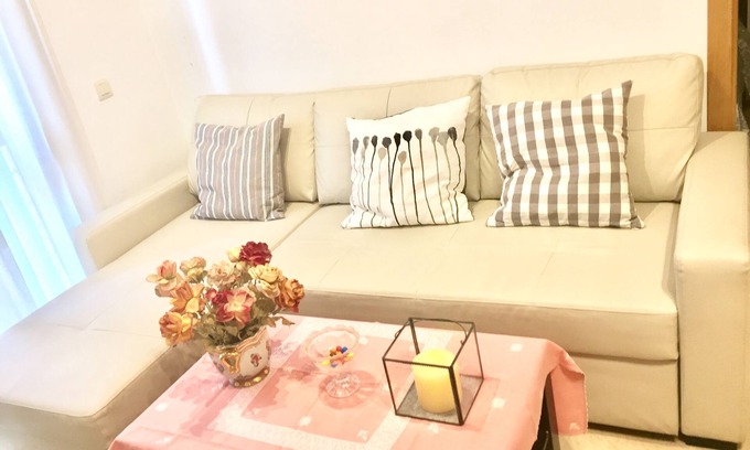 San Felipe Neri Apartment | Lovely flat Old Town Parking