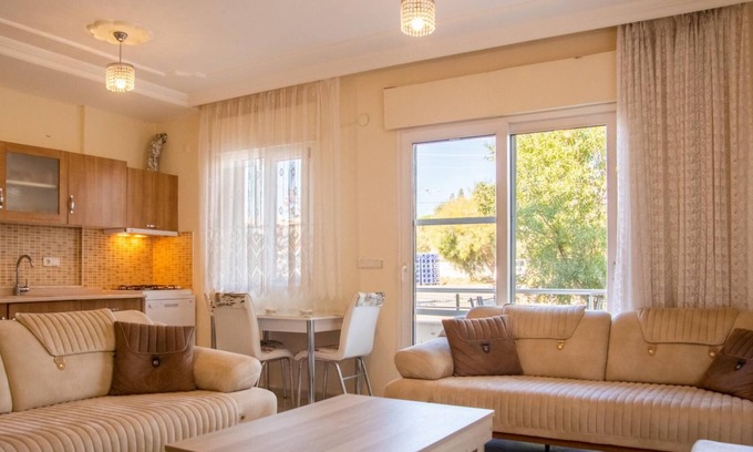 Dalyan Mahallesi Apartment | Lovely Flat with Balcony in Cesme Close to Sea