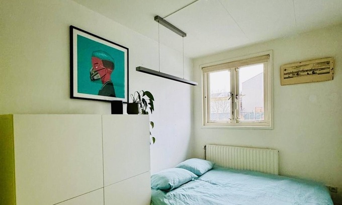 Amsterdam West Boat Rental | Lovely Floating House 4P City center