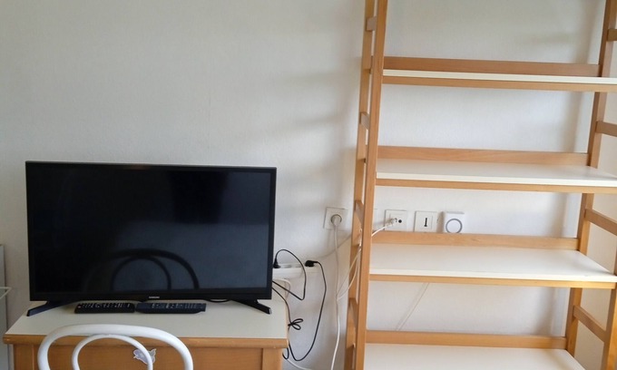 Quetigny Apartment | Lovely furnished studio: parking, washing machine, TV, high-speed internet near all amenities.