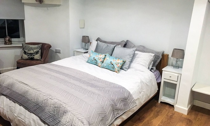 Grange-over-Sands Apartment | Lovely Garden Apartment with bay views and easy access to South Lakeland