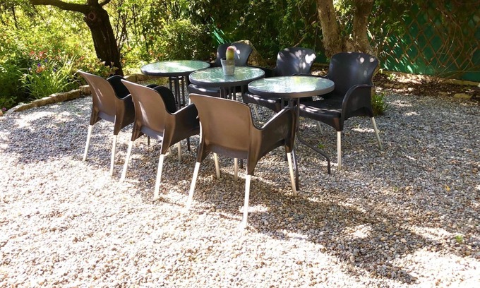 Carnot Condo | Lovely Garden villa apartment, 12 min walk to Cannes center