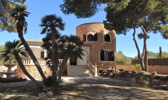 Cala Santany Villa | Lovely Holiday Finca, 3 Double Bedrooms, Private Pool, only 350 Meters from the Beach !