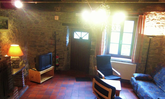 Treignes House | Lovely Holiday Home in Treignes with Garden