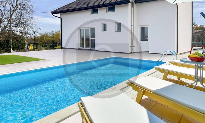 Batina House | Lovely home in Batina with sauna