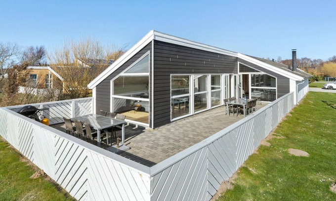 Øer Strand House | Lovely home in Ebeltoft with sauna