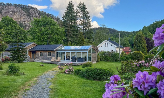 Lund House | Lovely home in Flekkefjord with sauna