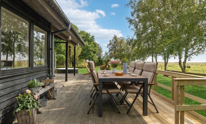 Helberskov Strand House | Lovely home in Hadsund with WiFi