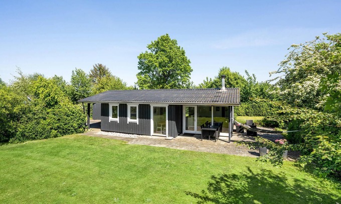 Hejlsminde Strand House | Lovely home in Hejls with kitchen