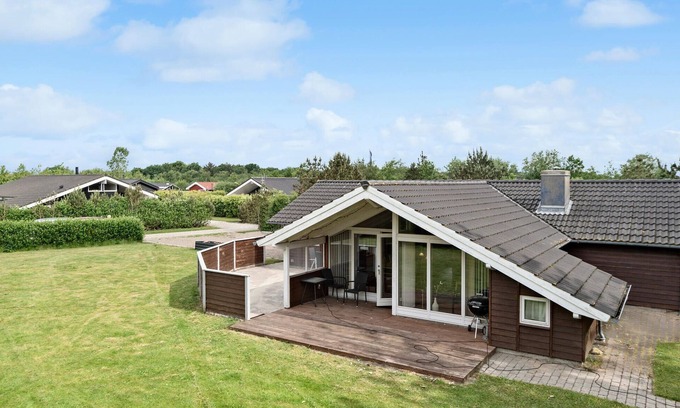Bork Havn House | Lovely home in Hemmet with kitchen