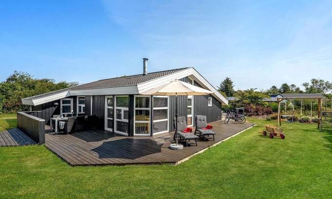 Lonstrup House | Lovely home in Hjørring with WiFi