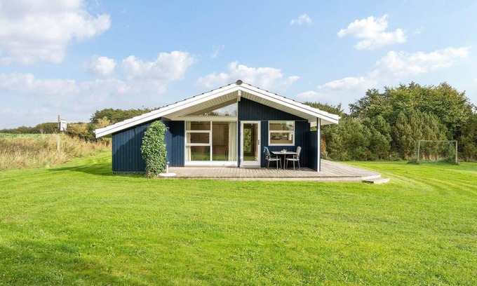 Knebel House | Lovely home in Knebel with WiFi