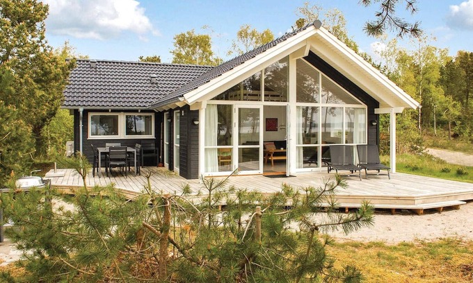 Knebel House | Lovely home in Knebel with WiFi
