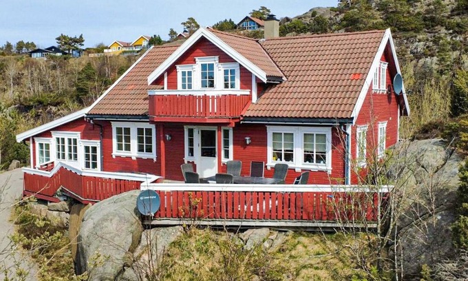 Lindesnes House | Lovely home in Lindesnes with sauna