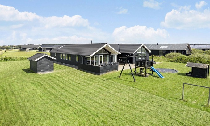 Nr. Lyngby Strand House | Lovely home in Løkken with sauna