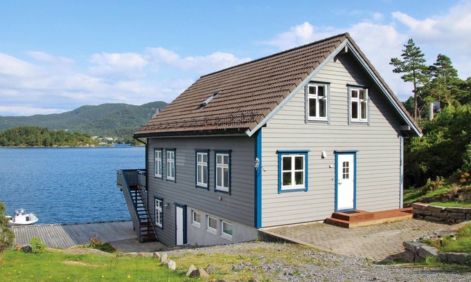 Tysnes House | Lovely home in Lundegrend