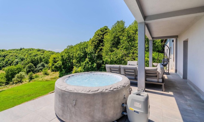 Jastrebarsko House | Lovely home in Paljugi with sauna