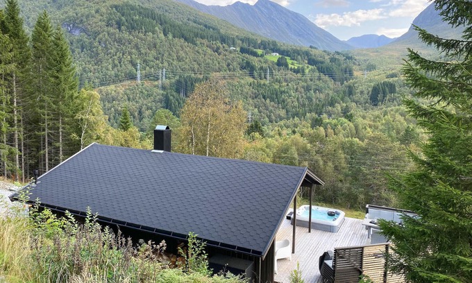 Møre og Romsdal House | Lovely home in Stordal with WiFi