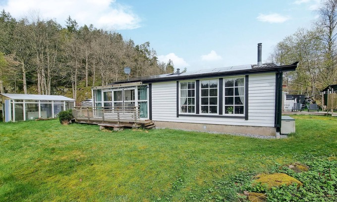 Vasterlanda House | Lovely home in Västerlanda with sauna