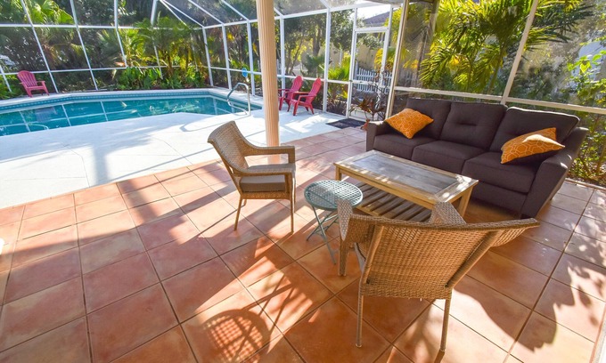 Laurel House | Lovely Home/Pool Sanctuary 2 min to Nokomis Beach/Casey Key incl KAYAKS, Bikes