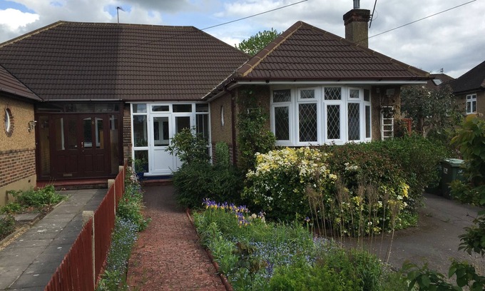 Watford House | Lovely House in Watford near Harry Potter Studio