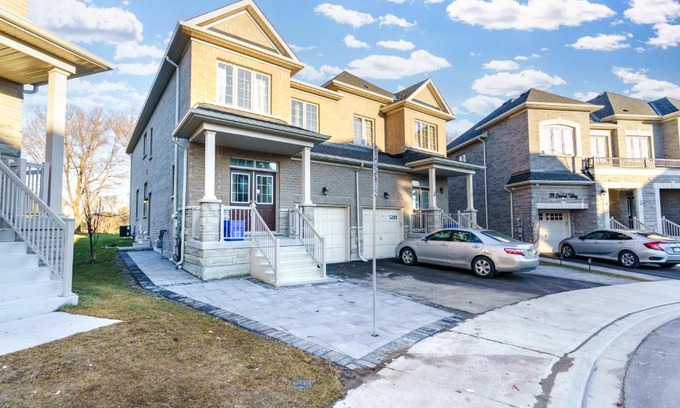 Markham House | Lovely House near Lake Ontario