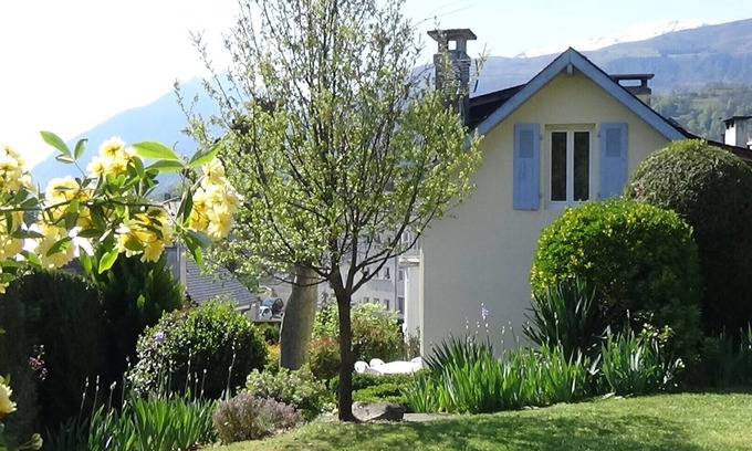 Argeles Gazost House | Lovely house with beautiful garden, close to town center. No Linky + filter.