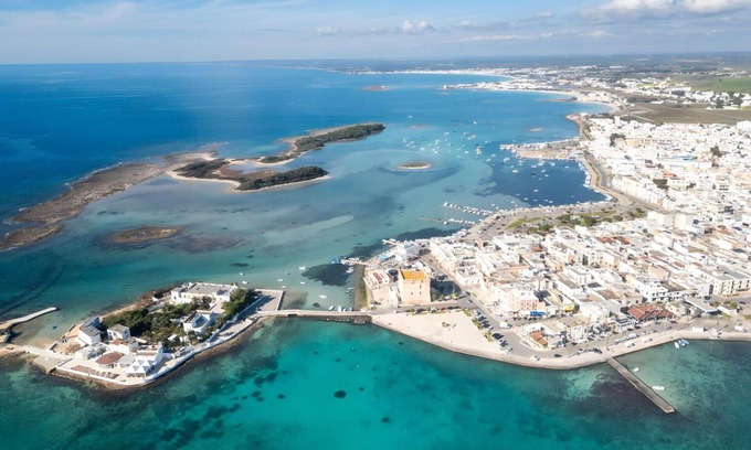 Torre Specchia Ruggeri Apartment | Lovely apartment for 4 people with WIFI, TV and pets allowed, close to Otranto