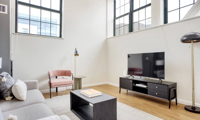 Arefth Apartment | Lovely Kendall Square 1BR w/Gym, near MIT, by Blueground