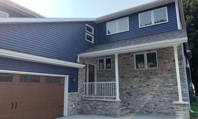 Neenah House | Lovely Lake Winnebago beachfront home, EAA, Packers, water activities, skiing