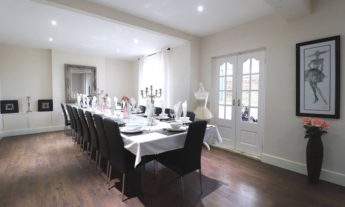 Christchurch House | Lovely large property near Bournemouth