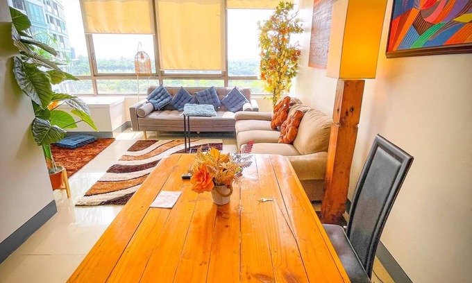 Bonifacio Global City Condo | Lovely Loft in BGC with Golf & Sunset View