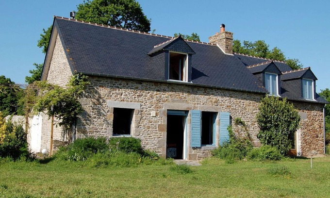 Baguer-Morvan Villa | Lovely mansion with fenced garden