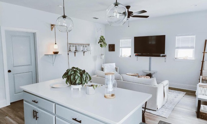 Tallahassee House | Lovely Modern 2/2: Bright, Minimal, and Comfy