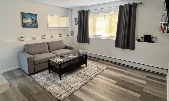 Fairview Apartment | Lovely Newly Remodeled Apt-1 Bedroom Downtown-Perfect for Couples or Remote work