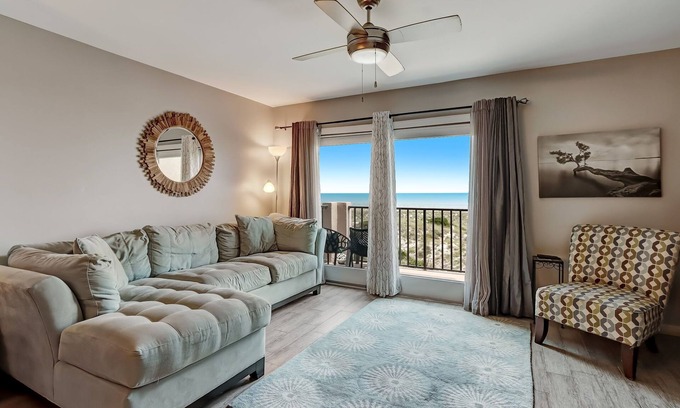 Amelia City Condo | Lovely Ocnfrt Condo w Country Club Perks!- Ocnfrt Pool & Golf Summer Specials!