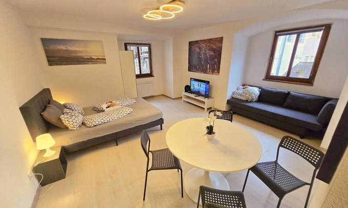Hall In Tirol Apartment | Lovely Old Town Studio