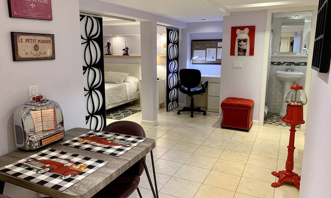 Queens Apartment | Lovely petite studio, walk to LIRR and Bell Blvd.