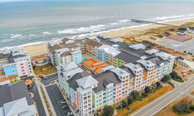 Sandbridge Condo | Lovely Poolside Condo in an Oceanfront Building!